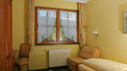 Ferienwohnung für 3 Personen, mit Ausblick und Garten sowie Sauna in Sorge