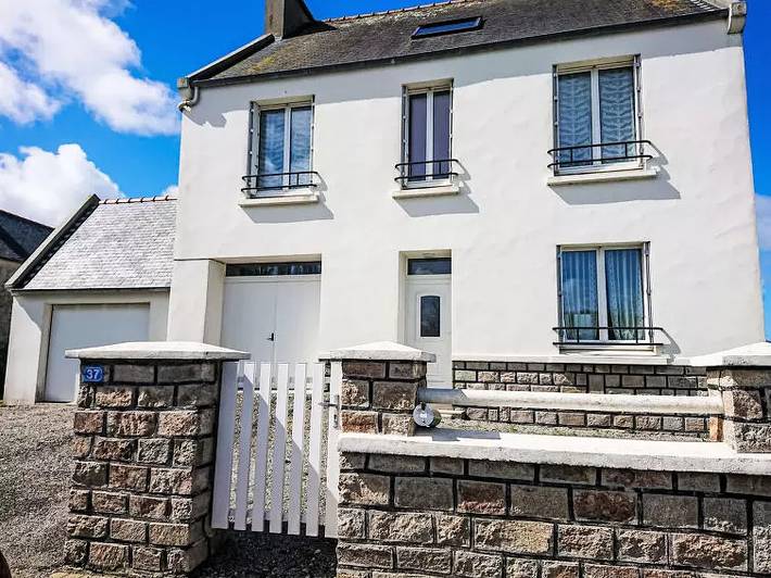 Location de vacances pour 6 personnes, avec jardin à Lampaul-Ploudalmézeau