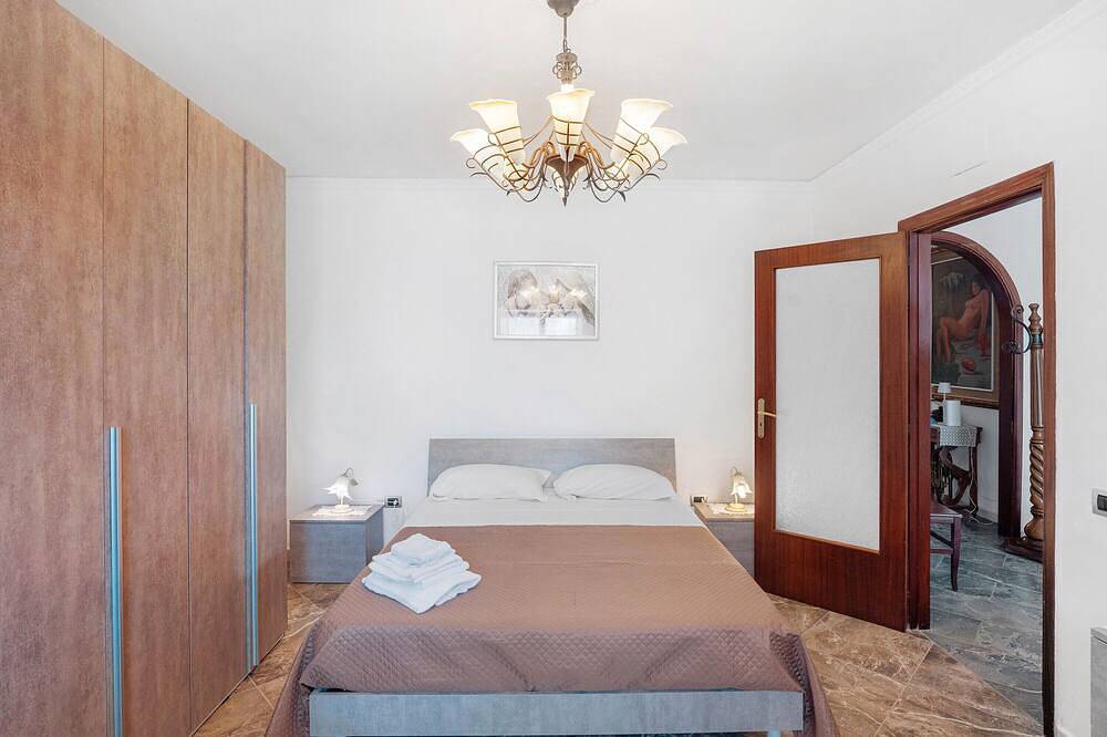 Casa Vacacional 'Holydayshouse' con Vista a la Montaña, Wi-Fi y Aire Acondicionado in Ercolano, Parque nacional del Vesubio