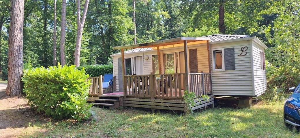 Cottage pour 4 personnes, avec piscine et bassin pour enfant ainsi que jardin et vue à Saint-Chéron