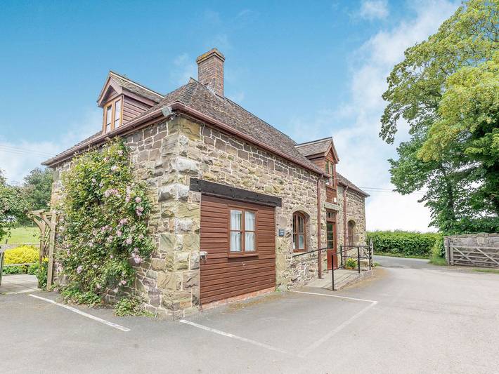 Holiday home for 2 people, with garden in Shropshire