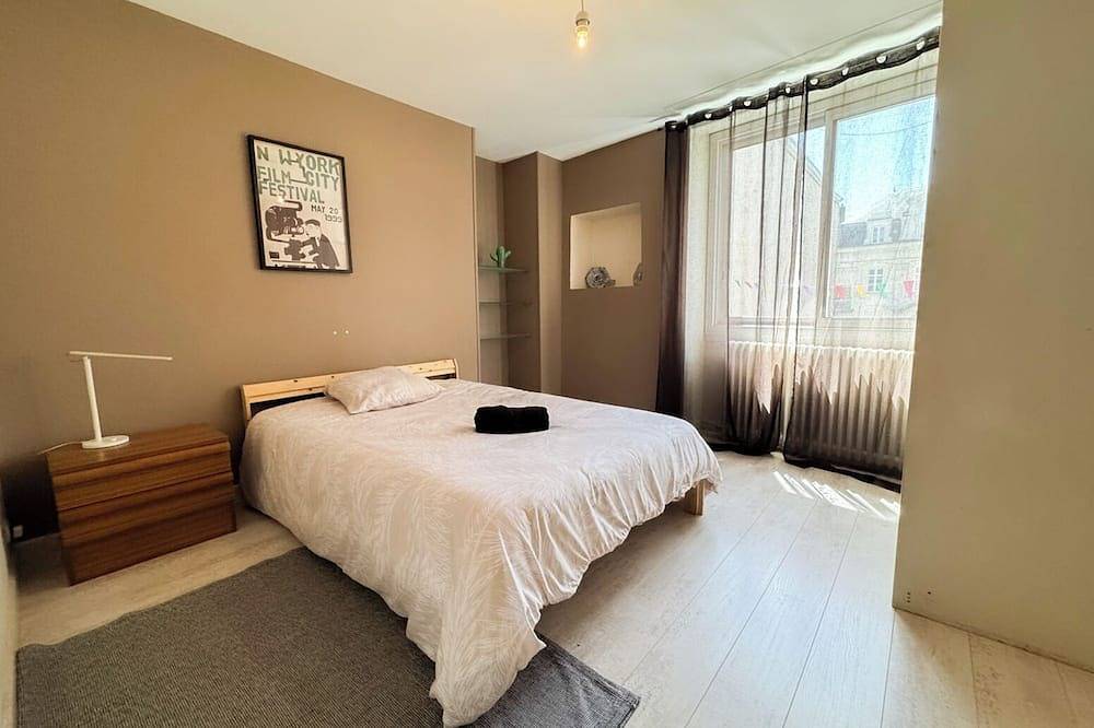 Entire apartment, Large apartment 155m2, 10 pers. max, hypercentre Cholet, 25min Puy-du-Fou in Cholet, Cholet region