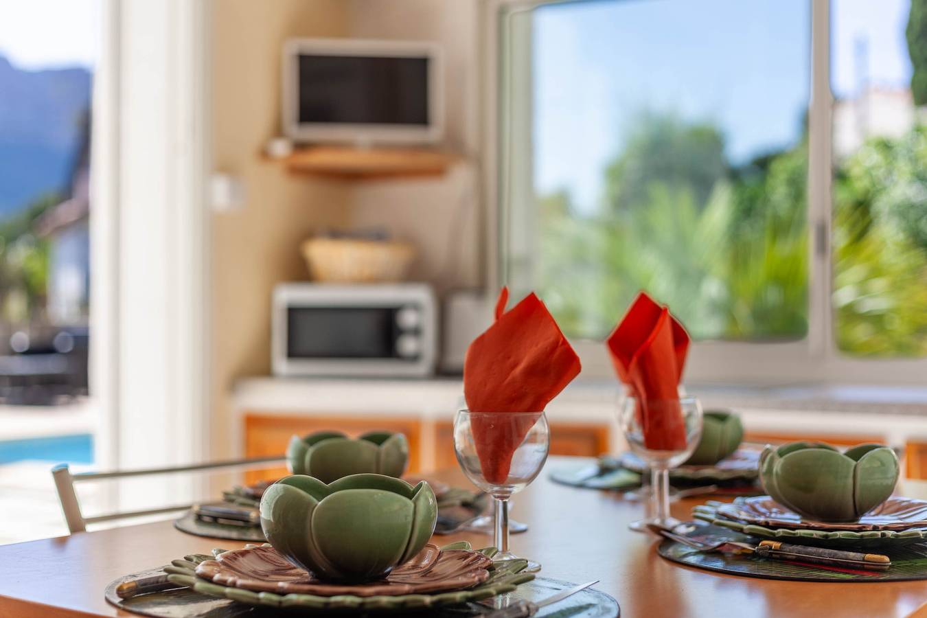Appartement entier, Appartement 'Fleur De Pampa' avec piscine privée, Wi-Fi et climatisation in Cassis, Parc national des Calanques
