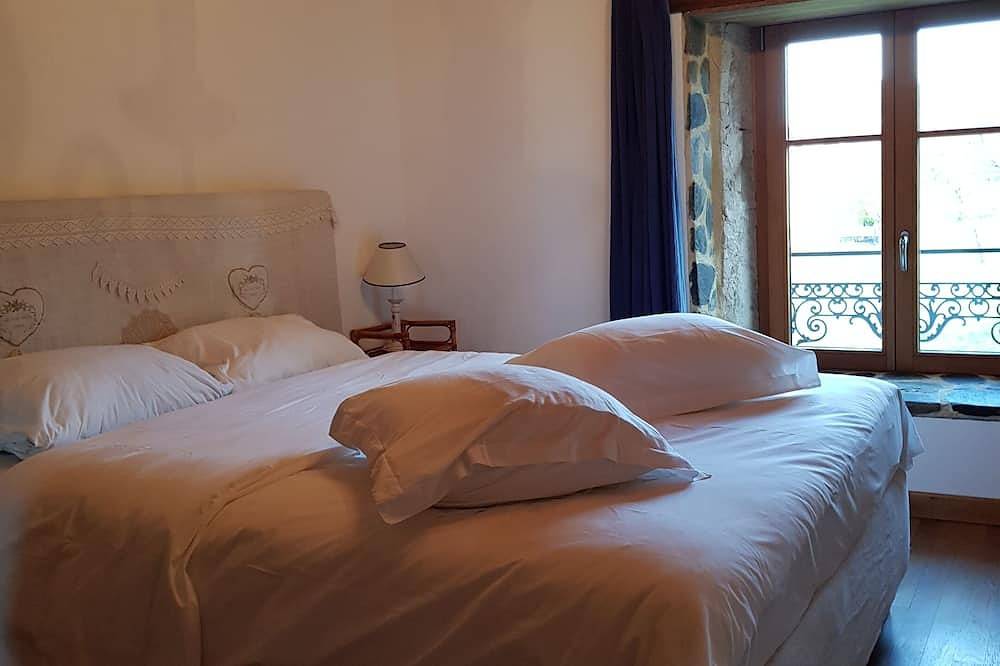 Traditioneel, gezinsvriendelijk en diervriendelijk vakantiehuis m. gedraaid. Tuin en terras in Tignécourt, Neufchâteau (Frankrijk)