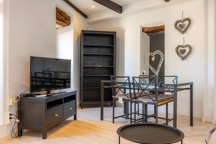 Geheel appartement, Appartement 'Can Roses' met privéterras, draadloos internet en airconditioning in Moscari, Selva