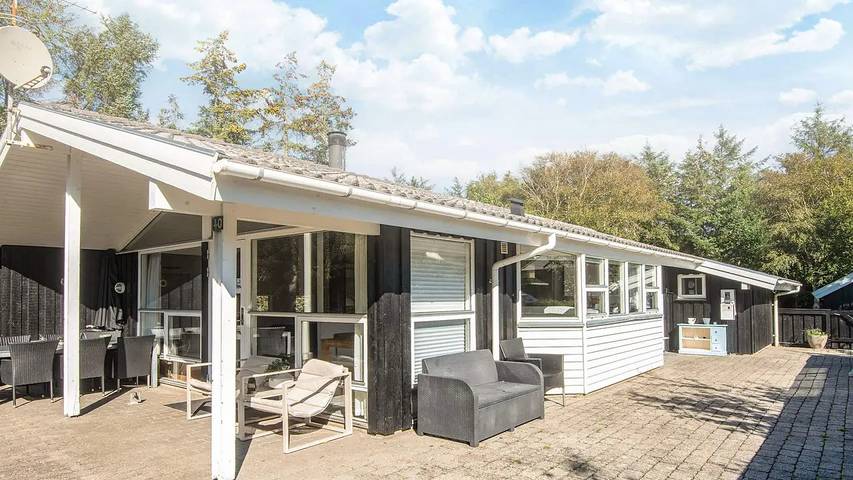Feriehus for 9 personer, med Jacuzzi og Terrasse i tillegg til Sauna i Blåvand