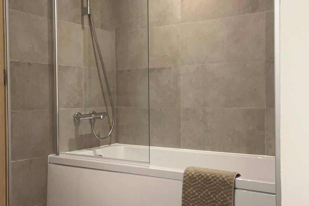 Entire apartment, Mountain Gite Jasper for 7+ in Allemond, Écrins National Park