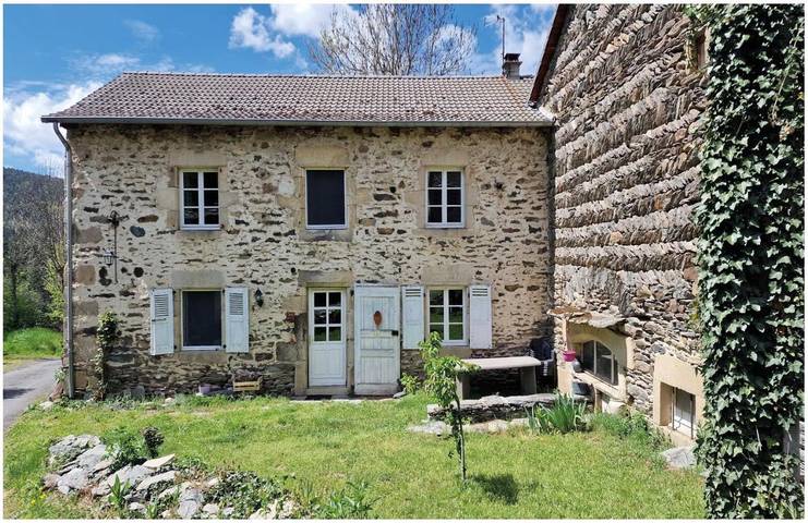 Gîte pour 8 personnes, avec Terrasse à Saint-Étienne-Lardeyrol