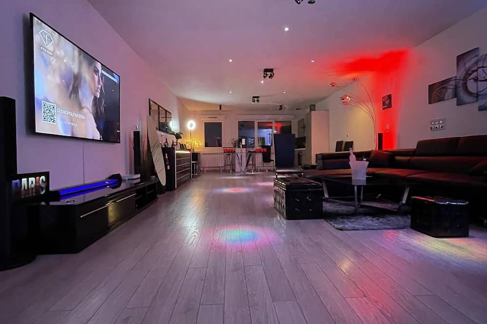 Entire apartment, 130 m2 designer loft in Châlons-en-Champagne, Marne