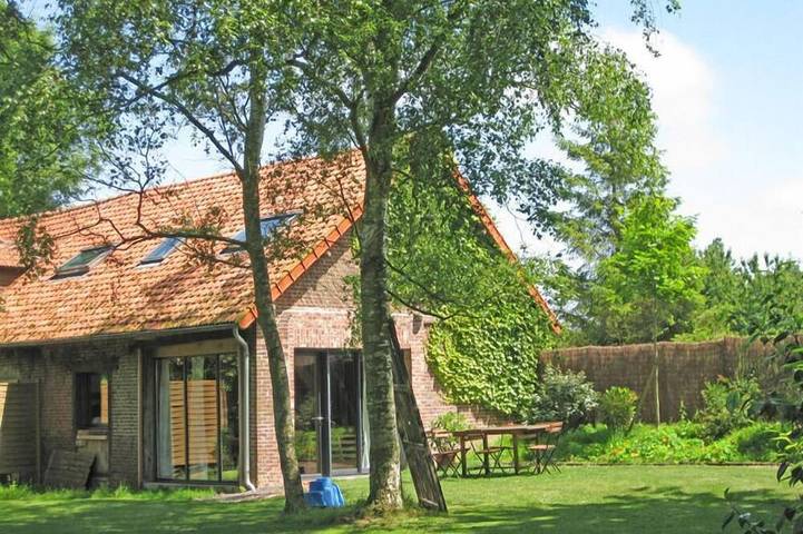 Location de vacances pour 6 personnes, avec Terrasse et Jardin dans Ambrumesnil
