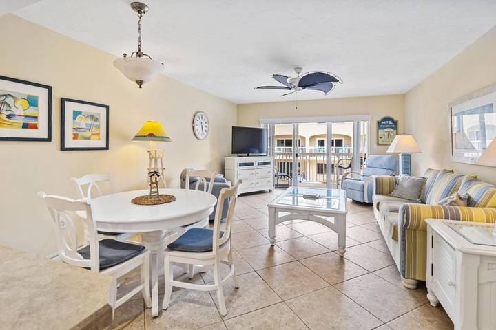 Ferienhaus für 6 Personen, mit Balkon und Pool - 1