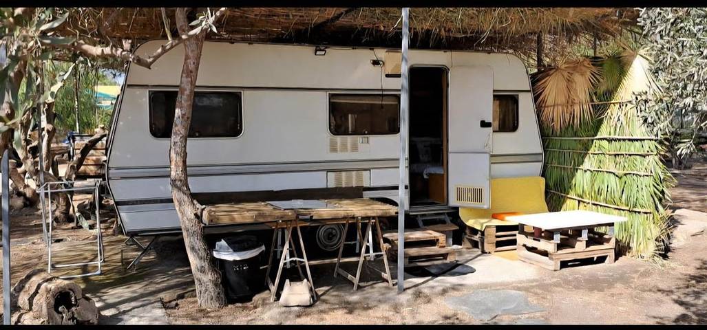 Camping pour 2 personnes, avec piscine ainsi que terrasse et jardin