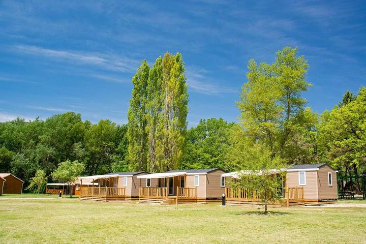 Camping pour 4 personnes, avec Terrasse et Jardin