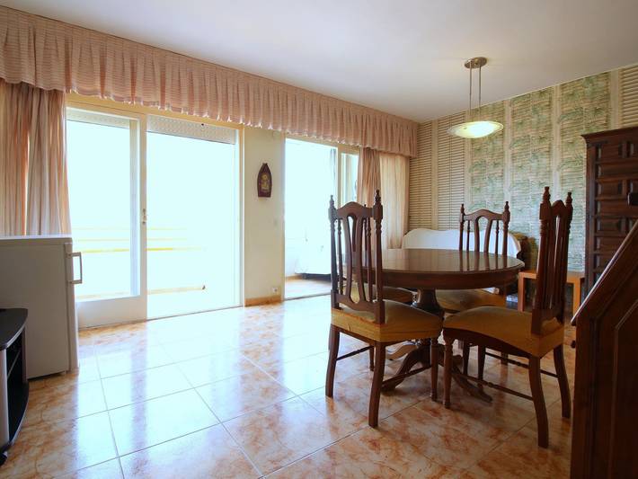 Entire apartment, Seafront Apartment with Pool in Santa Margarita, Roses in Platja de Sant Margarida (Roses), Roses
