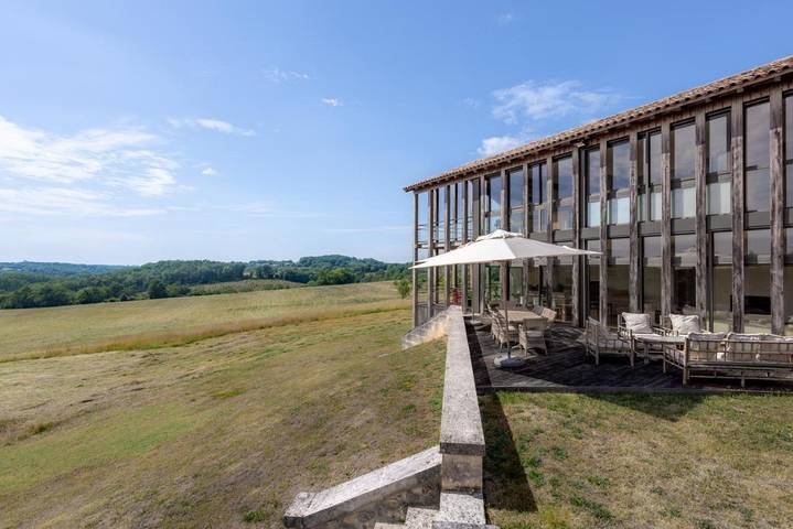 Location de vacances pour 10 personnes, avec Balcon et Jacuzzi ainsi que Terrasse et Jardin à Saint-Martial-de-Valette
