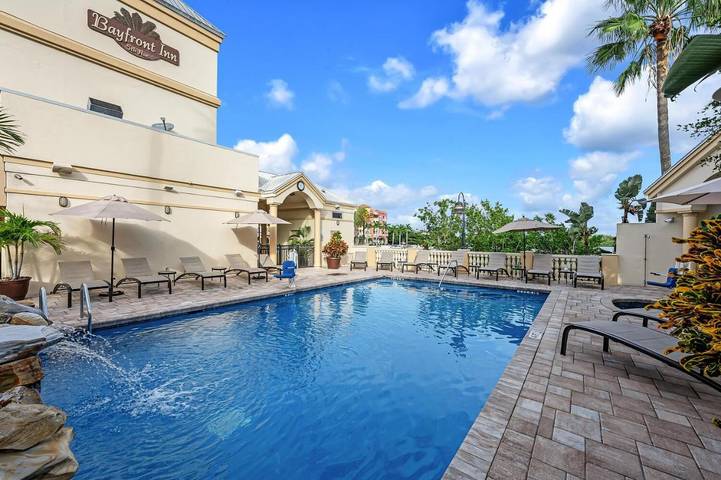 Apartamento para 4 personas, con jacuzzi además de piscina y terraza, Se admiten mascotas en Naples (Florida)