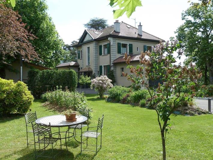 Chambre d’hôte pour 2 personnes, avec Terrasse et Jardin à Étrembières