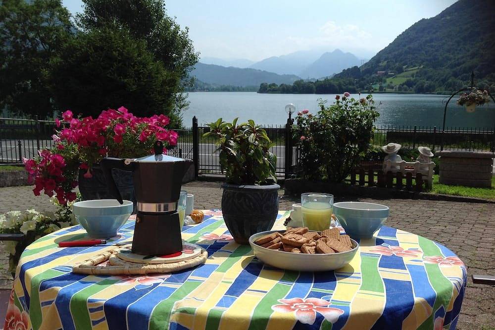 Villa Marilena: casa independiente con acceso directo al lago in Ranzanico, Alpes de Bérgamo Oriental
