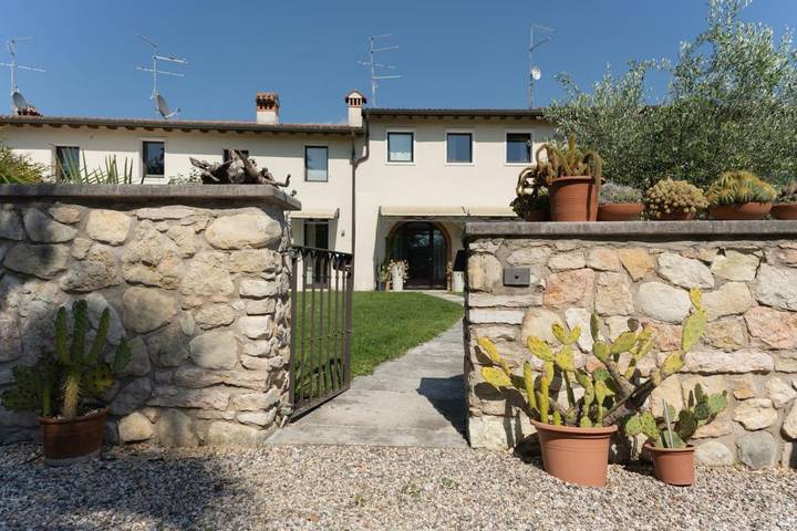 Ferienwohnung für 2 Personen, mit Terrasse und Garten sowie Ausblick in Fumane