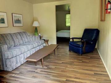 Chalet for 4 Guests in Lake Huron ON, Ontario, Picture 4