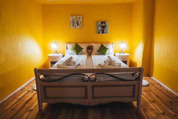 Ferienwohnung für 2 Personen, mit Balkon und Terrasse sowie Ausblick