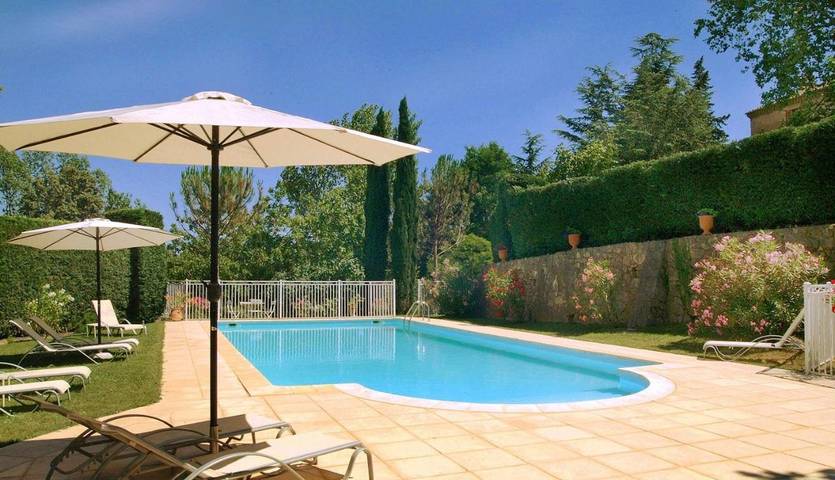 Appartement de vacances pour 6 personnes, avec Terrasse et Jardin ainsi que Piscine et Vue
