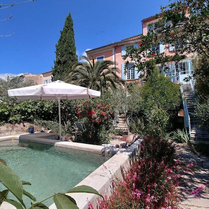 Appartement de vacances pour 2 personnes, avec piscine ainsi que jardin et terrasse