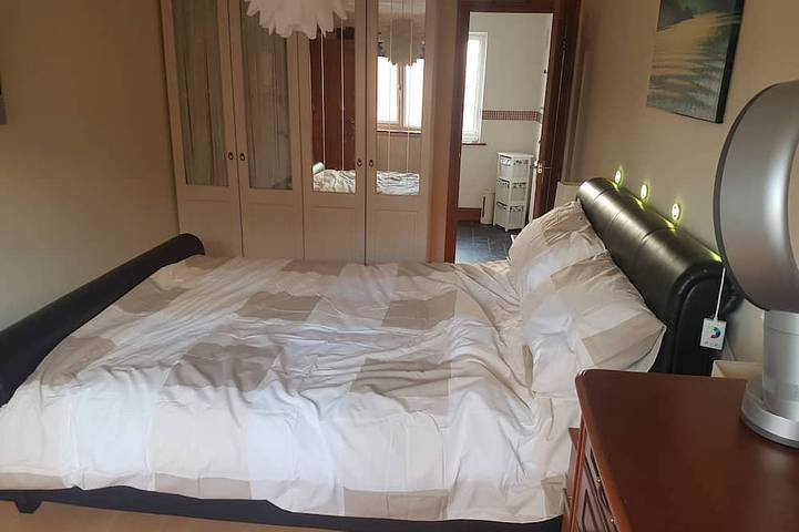 Maison spacieuse, à seulement cinq minutes à pied de la plage, parfaite pour les familles / surfeurs in Bude, Cornouailles