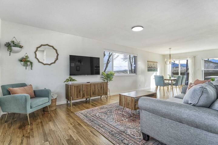 Vacation rental for 8 people, with balcony and hot tub in Colorado Springs