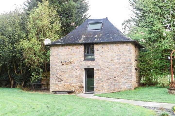 Gîte pour 4 personnes, avec jardin à Fercé