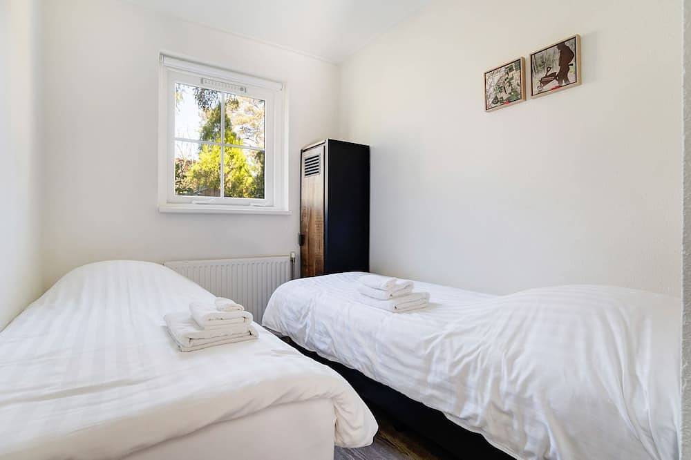 Forest House Hoeve de Zuidrand, Veluwe. Large garden, sauna, hot tub, privacy & alpacas in Veluwe