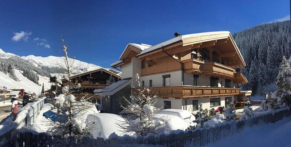 Chalet für 10 Personen, mit Balkon und Terrasse sowie Garten und Ausblick in Hintertux