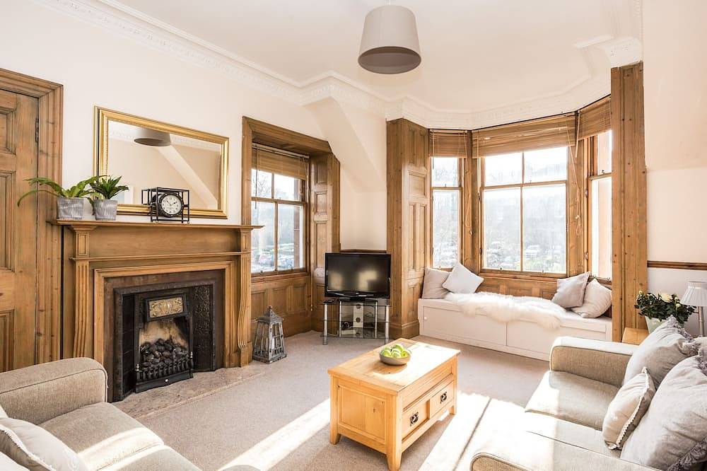 Entire apartment, Charming and comfortable apartment, centrally located with easy parking access.  Sleeps 4 in North Berwick, Edinburgh and Lothian