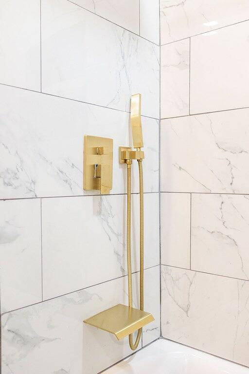 Vacation rental for 11 people, with hot tub and terrace as well as yard in South Bend