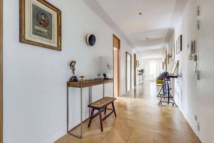 Chambre d’hôte pour 2 personnes, avec jacuzzi et sauna ainsi que piscine et balcon près de la Tour Eiffel - 4