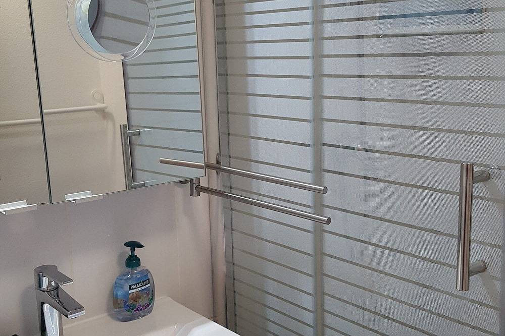 Air-conditioned villa, free Wifi, 500 m from the beach in residence with swimming pool. in Portiragnes Plage, Portiragnes