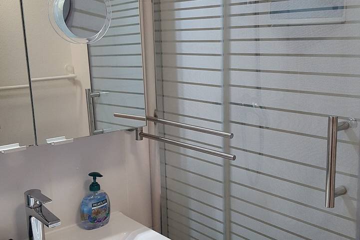 Villa climatizada, WIFI gratuito, a 500 m de la playa en residencia con piscina. in Portiragnes Plage, Portiragnes