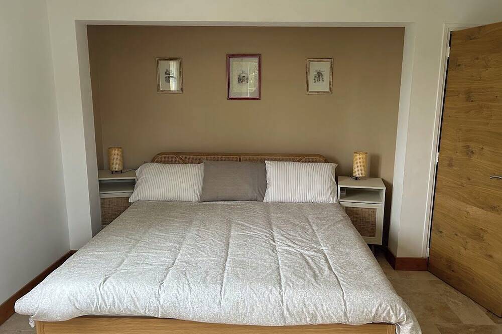 Spacious villa in Castillon-du-Gard with Separate Studio and Private Pool in Castillon-du-Gard, Region de Nimes