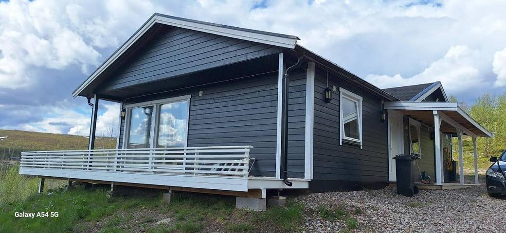 Ferieleilighet for 4 personer, med hage og utsikt i tillegg til sauna, dyr tillatt i Finnmark