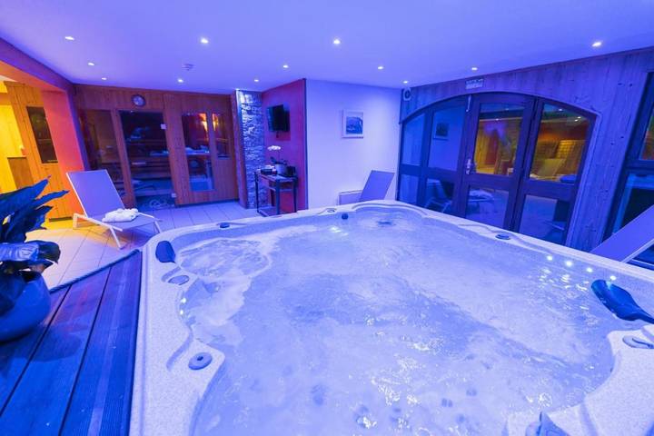 Hôtel pour 2 personnes, avec Balcon et Terrasse ainsi que Jacuzzi et Sauna