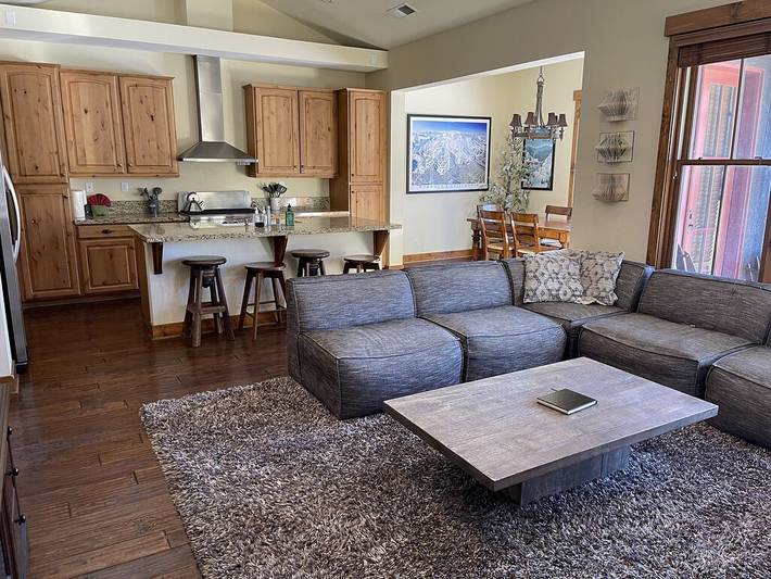 Vacation rental for 8 people, with pool and hot tub as well as balcony, with pets in Mammoth Mountain