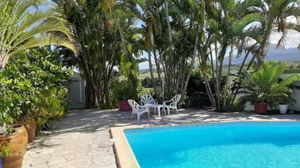 Gîte pour 4 personnes, avec piscine et terrasse à Capesterre-Belle-Eau