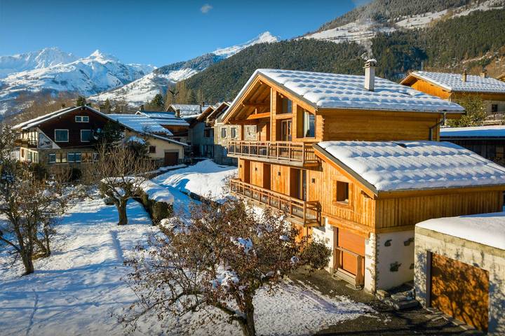 Ferienhaus für 8 Personen, mit Balkon und Terrasse sowie Garten und Sauna