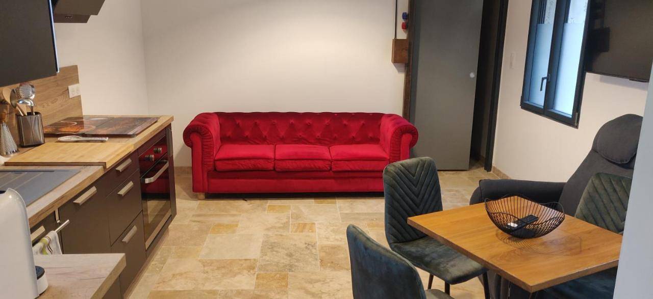 Twin or Double Room in Saint-Julien-du-Sault, Yonne