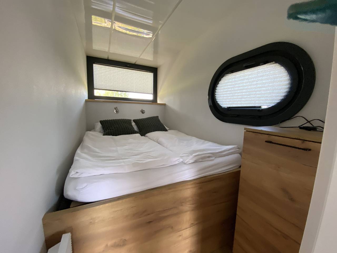 Komfortables 4-Personen-Hausboot mit Blick auf das Wasser in Warns Marina in Ijsselmeer