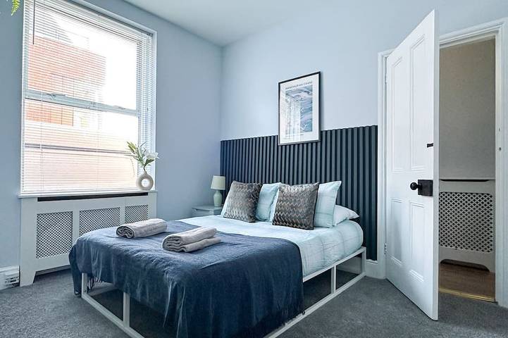 Spacious & stylish 3-bed home in Centre of Canterbury in Kent