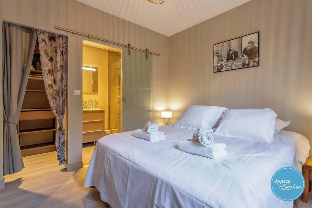 Entire apartment, T4 Apartment – Les Charmilles in Menthon-Saint-Bernard, Annecy region