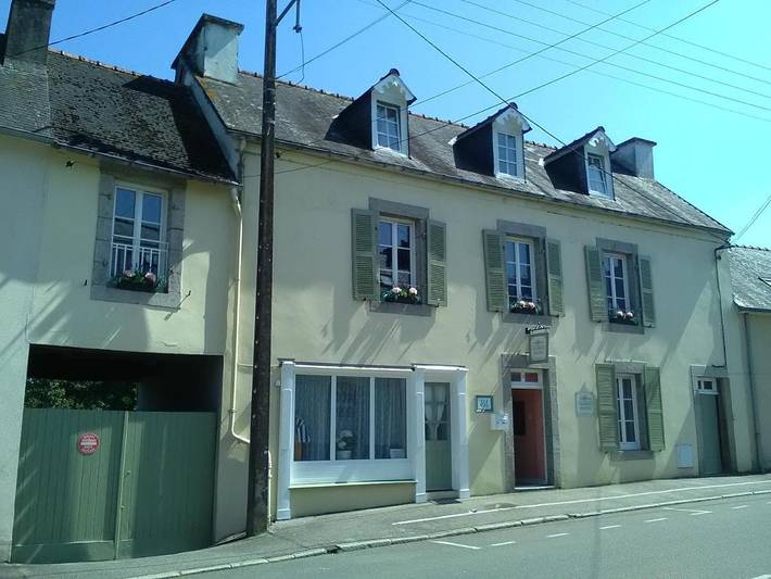Chambre d’hôte pour 2 personnes, avec Jardin et Vue à Châteauneuf-du-Faou