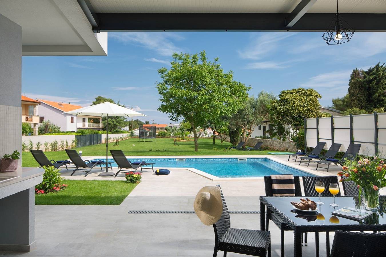 Luxusvilla Kriya Medulin mit Pool, Sauna und Fitnessstudio in Istrien in Premantura, Südküste Istrien