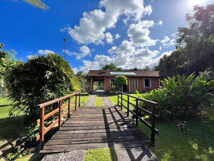 Casas e apartamentos de temporada para 12 pessoas, com jardim e piscina e ainda vista em Guapimirim
